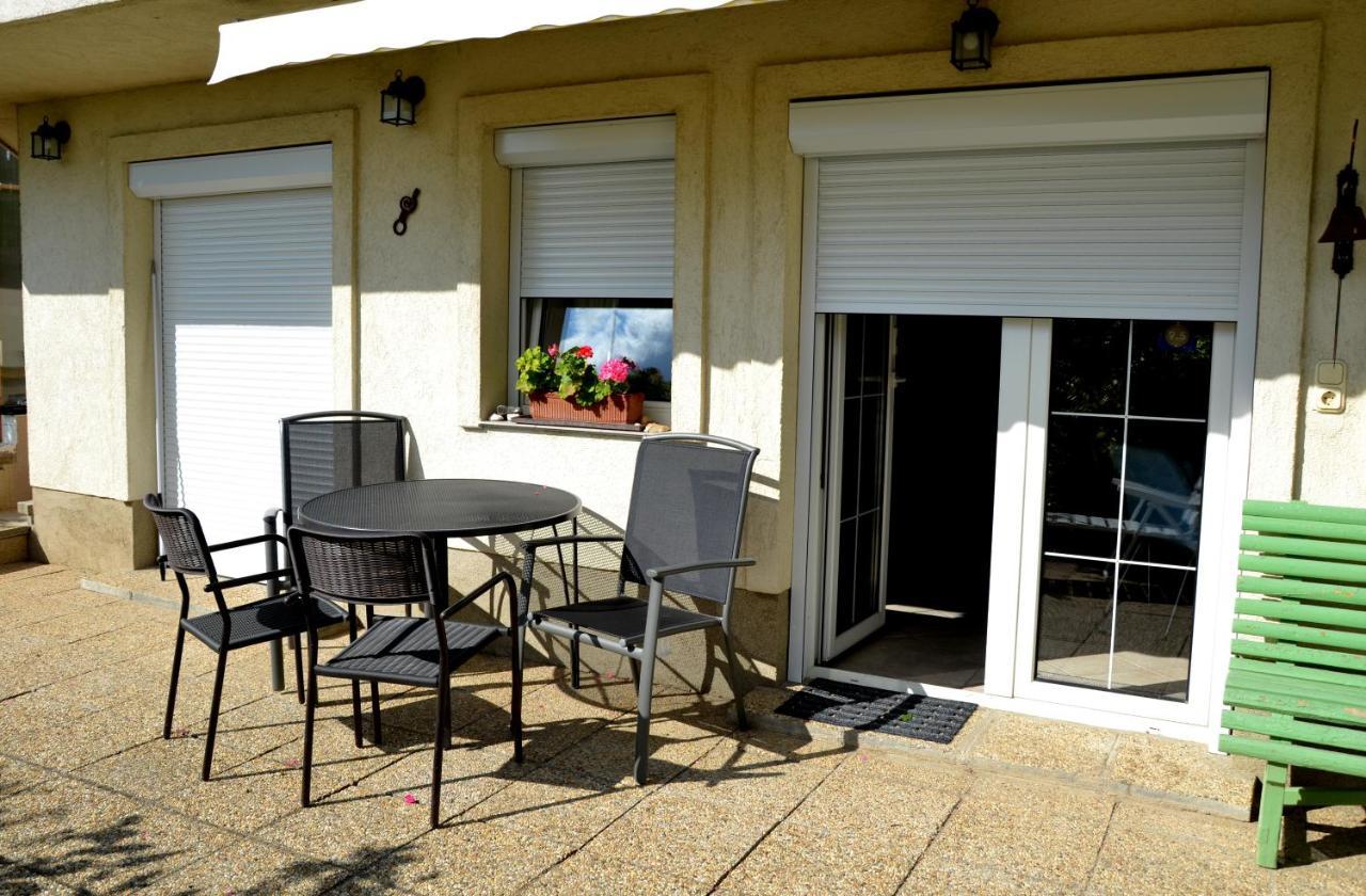 Anna Apartment Budaors Luaran gambar