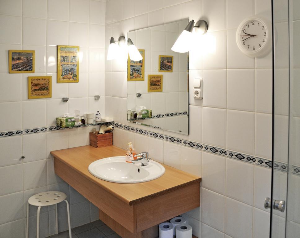 Anna Apartment Budaors Luaran gambar