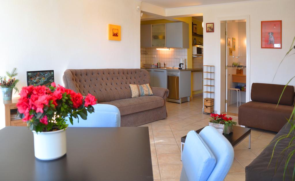 Anna Apartment Budaors Luaran gambar